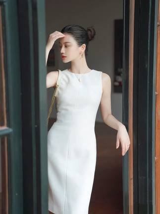 24春夏季新款白色无袖修身显瘦气质职业OL中长高级感纯色连衣裙女