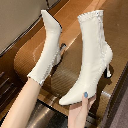 白色加绒短靴女2024春秋季新款时装靴子尖头细跟高跟鞋中筒马丁靴