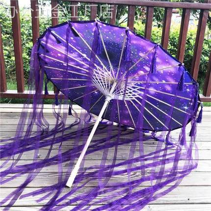 女子配汉服的伞油纸伞古装紫色北极星汉服防雨飘带古风流苏伞
