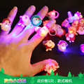 圣诞节装饰品聚会装扮派对亮灯发光可爱戒指胸针儿童手环礼品玩具
