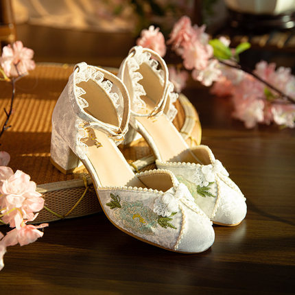 中国风一字扣凉鞋复古法式玛丽珍鞋夏季粗跟珍珠盘扣绣花旗袍鞋子