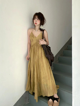 微胖mm新中式国风V领吊带连衣裙女设计感小个子褶皱气质度假长裙