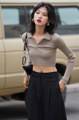 韩国v领针织衫女短款2023新款设计感小众高腰显瘦修身长袖t恤上衣