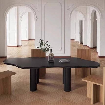 北欧简约实木餐桌侘寂风原木设计师工作台异形长桌家用客厅黑色小