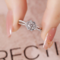 莫桑石戒指女纯银白金轻奢设计50分钻石仿真结婚求婚订婚钻石戒指