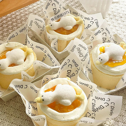 躺平鸭棉花糖蛋糕装饰摆件3D动物造型软糖千层慕斯木糠杯甜品插件