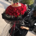 无锡江阴宜兴鲜花店同城速递生日送99朵支红玫瑰皇冠黑纱裹罩花束
