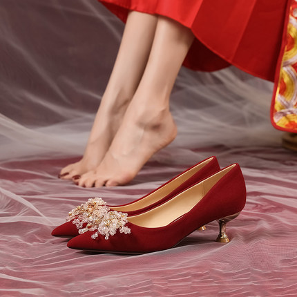 红色婚鞋新娘鞋2022年法式高级尖头3cm低跟水晶高跟鞋女细跟单鞋