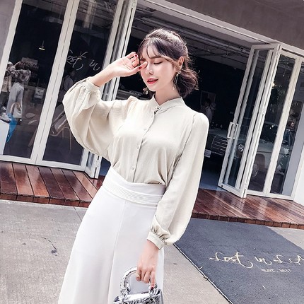 2018春装新款女韩版珍珠扣立领优雅亮丝名媛OL蝙蝠长袖衬衫雪纺衫