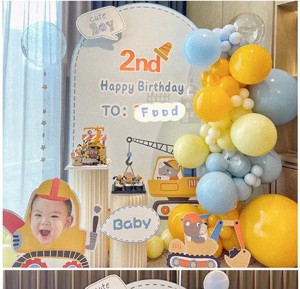 男孩宝宝一周岁生日装饰儿童工程车主题kt板定制场景布置餐厅包厢