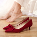 酒红色婚鞋2023年新款低跟不累脚中式婚宴秀禾鞋女中跟结婚新娘鞋