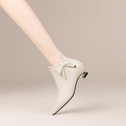 白色短靴女2023秋冬季新款真皮尖头低跟瘦瘦靴单靴及踝靴裸靴女靴