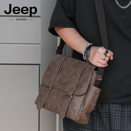 Jeep吉普男包大容量斜挎包男生单肩包潮牌邮差挎包工装ipad背包包