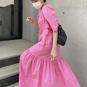 韩国chic夏季气质玫红显白圆领纯色宽松泡泡袖下摆荷叶边连衣裙女