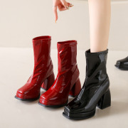 马丁靴女2023年春秋季新款网红小众高级漆皮短靴粗跟超高跟瘦瘦靴