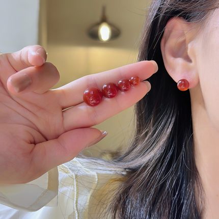 天然石红玛瑙耳钉显白透亮简约高级感新中式耳环女红色少女感耳饰