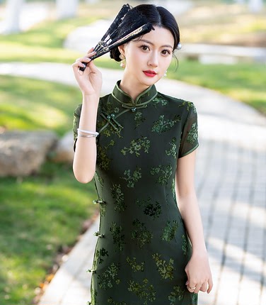 植绒旗袍2024年新款绿色复古新式纯色优雅中年妈妈平时穿中款春夏