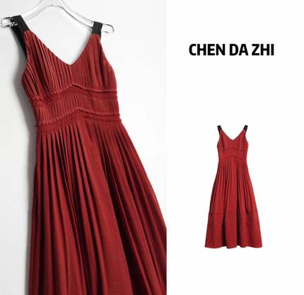 设计感时尚飘带显瘦百褶吊带裙女连衣裙2024春夏新款复古红色长裙