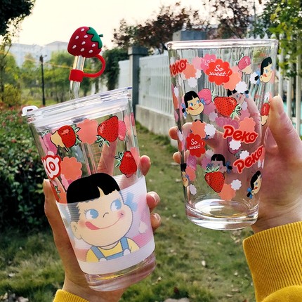 不二家日系牛奶草莓妹玻璃水杯带盖高颜值可爱粉卡通吸管刻度杯