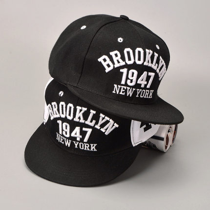 DS 潮男棒球嘻哈帽子 黑白元素街舞帽 1947字母刺绣鸭舌帽子女