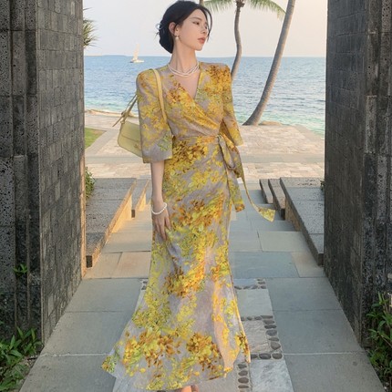 黄色花卉法式风情印花裹身度假海边氛围感长裙沙滩裙海边度假三亚