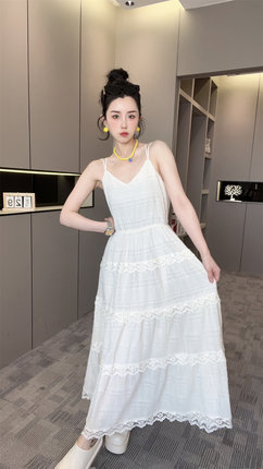 法式连衣裙2024新款女夏季高级感吊带蛋糕裙蕾丝拼接气质收腰欧货