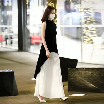 夏款2023年新款女装白色半身裙黑白配薄款宽松百褶裙两件套套装