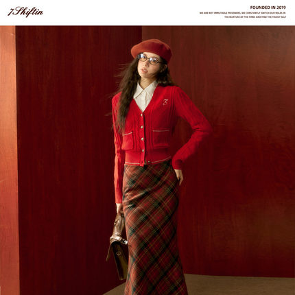 7Shiftin 原创设计学院风红色针织开衫套装秋冬新款格纹半身长裙