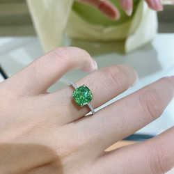 新款清新淡雅翠绿2克拉枕形嫩绿钻石戒指女925银镀18K金简洁大气