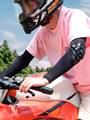IZTOSS摩托车冰袖护肘防摔夏季骑行防晒冰丝袖套机车护具装备男女