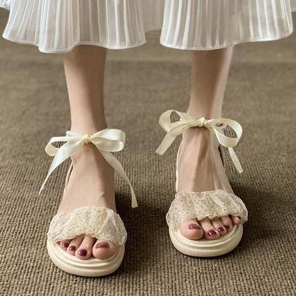 粗跟低跟凉鞋女夏季2024年新款交叉绑带珍珠法式时装拍平底罗马鞋