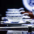 碗碟套装家用景德镇陶瓷器高档青花瓷釉下彩玲珑中式骨瓷餐具套装