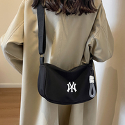 联名NY休闲小包包女2024新款流行潮夏季爆款腋下包洋气斜挎帆布包