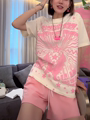欧货大版短袖T恤女2023夏季新款宽松百搭粉色眼影印花大码上衣潮