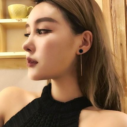 耳线耳坠耳环搭配女气质时尚中长款2018高冷韩国短发潮流圆形包。