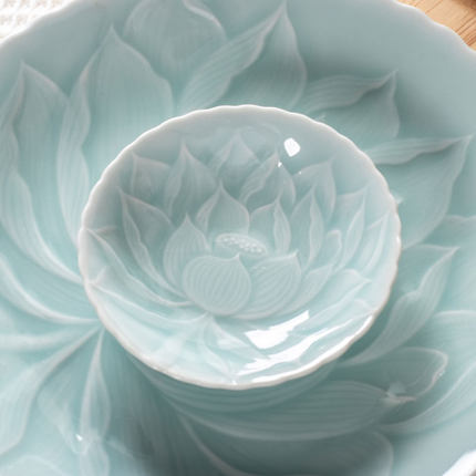 特别好看的盘子菜盘家用2024新款高级感陶瓷碟子中式浮雕青瓷餐具
