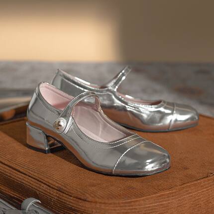 羊皮版法式玛丽珍浅口鞋子春夏新款银色圆头金属感珍珠中跟单鞋女