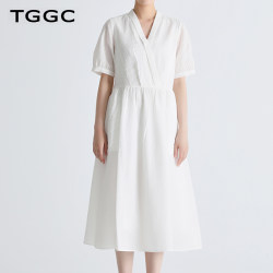 台绣短袖连衣裙子女V领纹理褶皱收腰修身气质白色2024年夏季新款