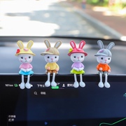 可爱车载摆件小兔子汽车用品中控台蛋糕桌面装饰新款创意车内饰品