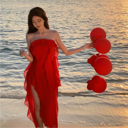 红色抹胸连衣裙大露背荷叶边三亚拍照沙滩裙女海边度假超仙氛围感