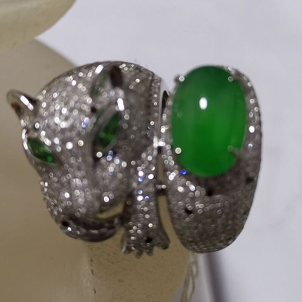18K白金钻石豪华镶嵌 玻璃种满绿翡翠蛋面 豹子头男款超级戒指