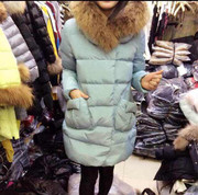 2014冬季爆款大口袋超大毛领中长款羽绒服女